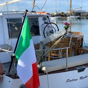  Bateau-hôtel Sailing Nights Boat&breakfast